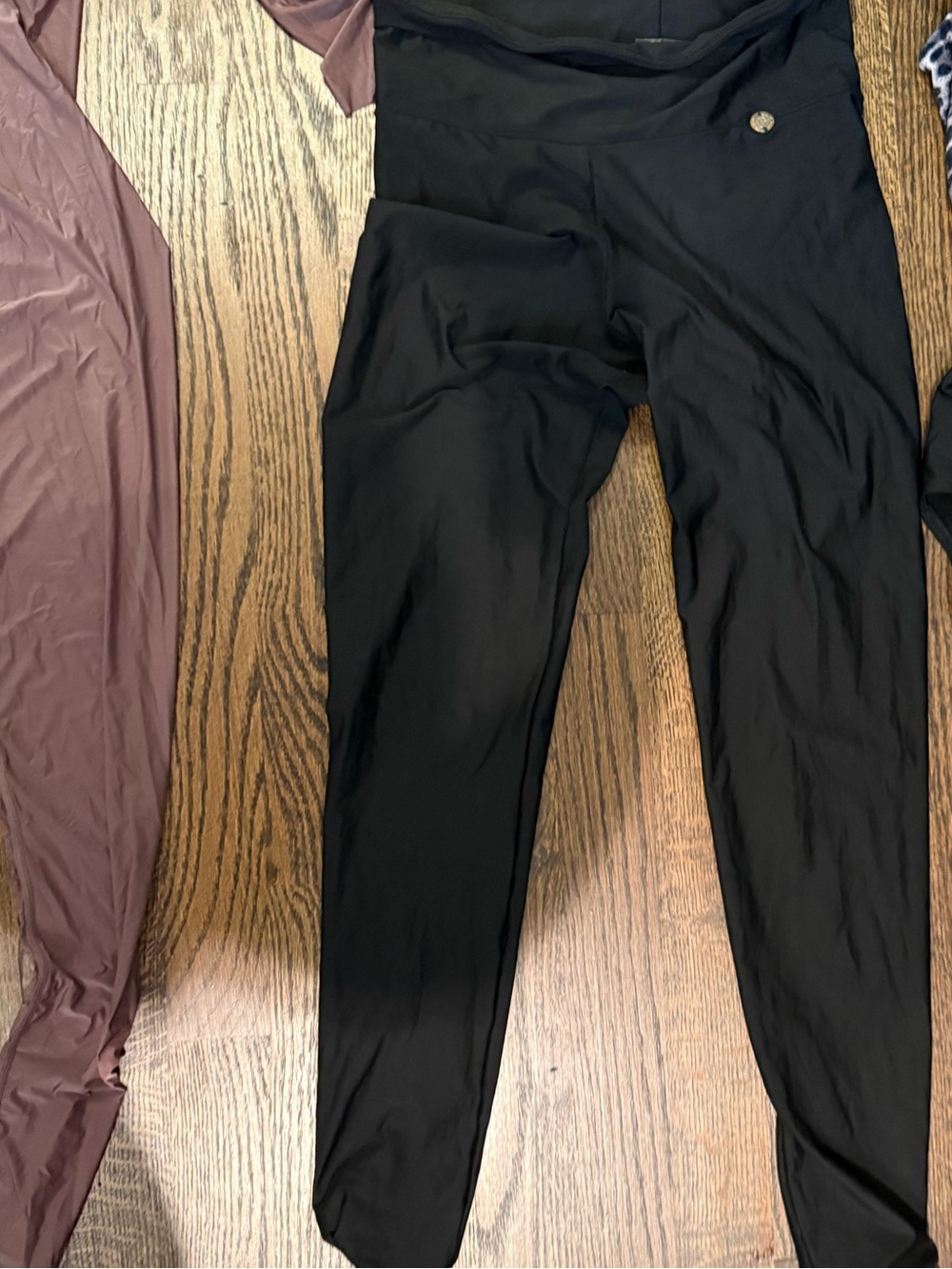 High-Rise Mauve Stretch Leggings — Sleek Everyday Fit - Picture 4 of 9